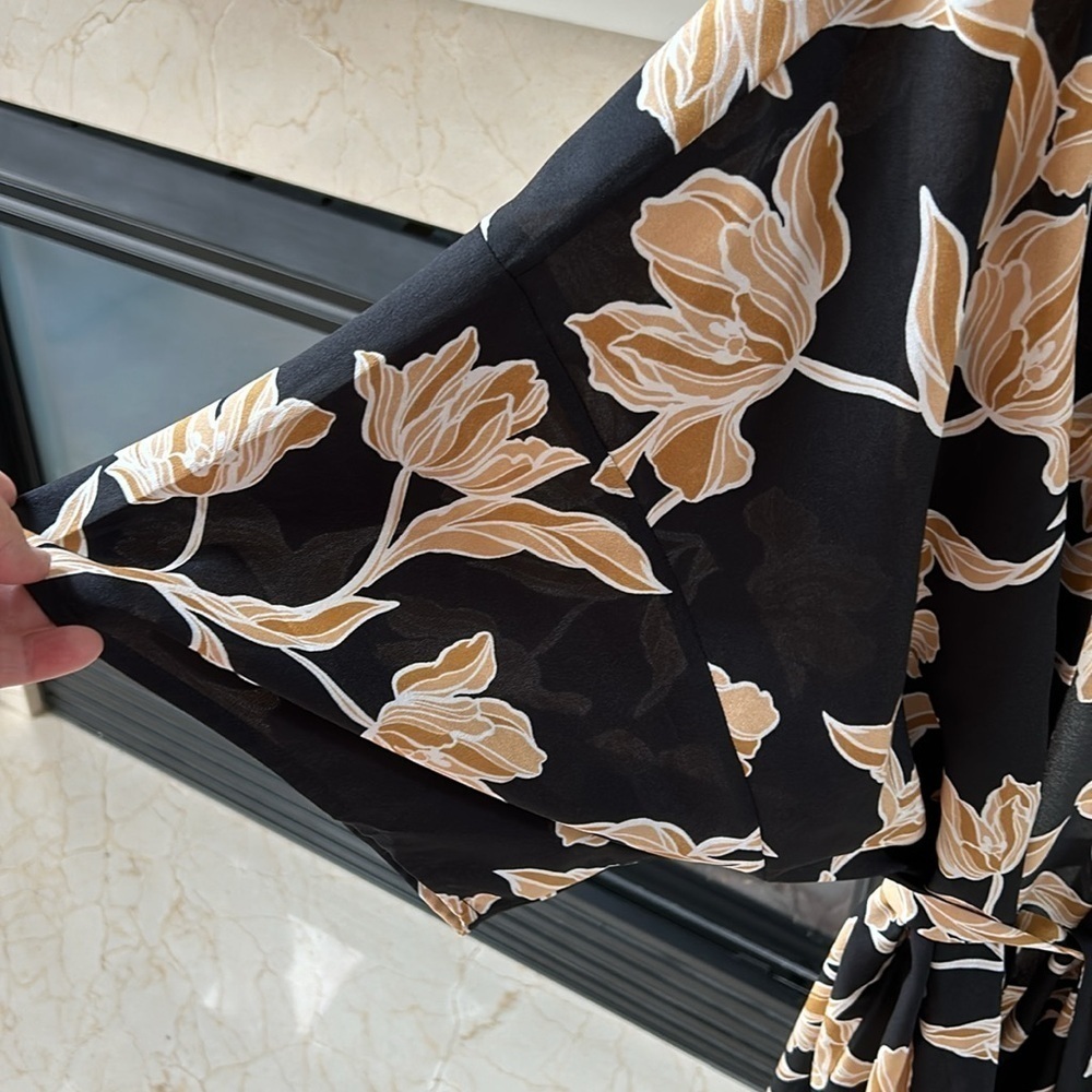 Maison Du Soir Serene Floral Black Gold Kimono Ro… - image 4